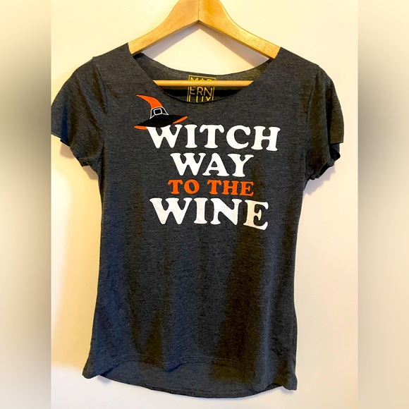 Halloween tee 🎃👻 size XS - Picture 1 of 5